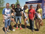 Jezdci Michal Matjovsk, Petr Fuln a Vclav Svoboda spolu s finalistkami soute Miss Rally Show 2014