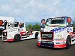 Vozy Freightliner Adama Lacka a Davida Vreckho bhem poslednho testovn na mosteckm autodromu